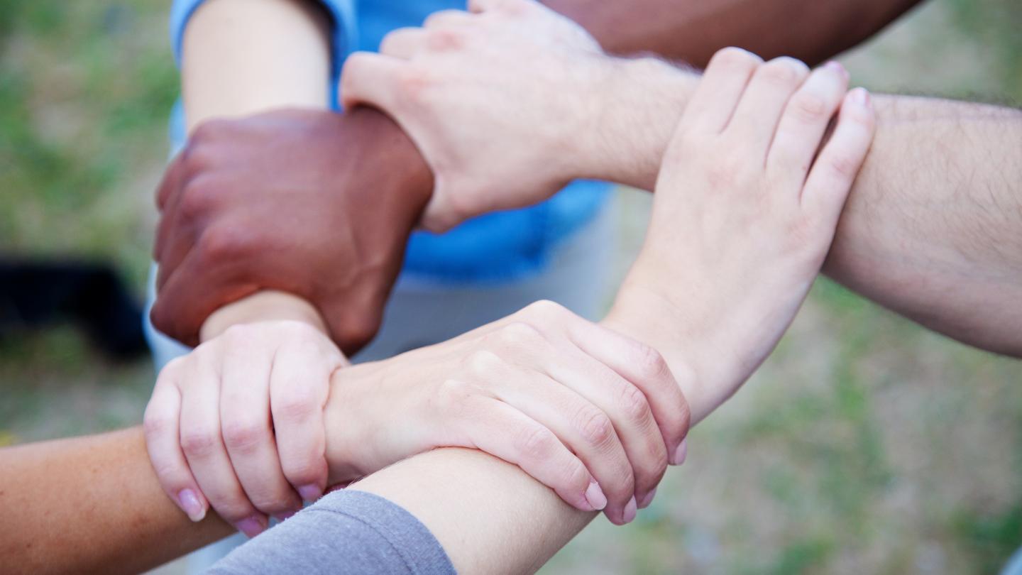 Wie zeigt sich Zusammenhalt? © AdobeStock_44611994